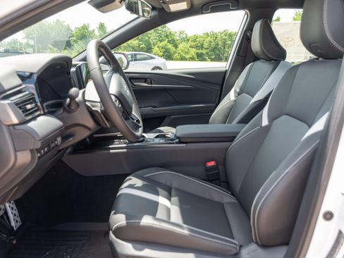 New 2026 Toyota Camry Hybrid FWD image 7
