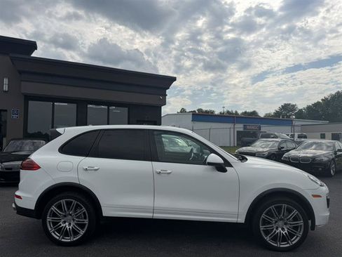 Used 2016 Porsche Cayenne S AWD/4WD image 6
