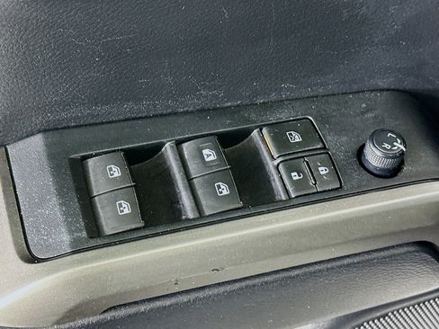 Used 2021 Toyota Tacoma SR5 RWD image 13