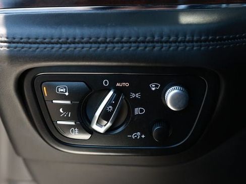 Used 2018 Bentley Bentayga AWD/4WD image 65