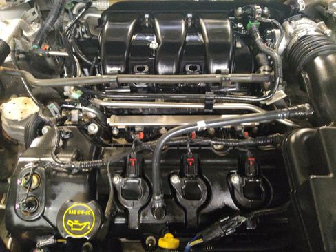 Used 2015 Ford Taurus Limited FWD image 30