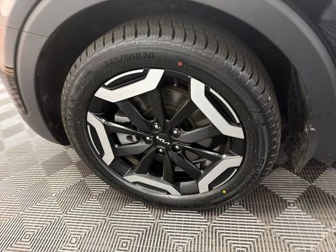 Certified 2024 Kia Telluride EX w/ EX Captain's Chair Package AWD/4WD image 30