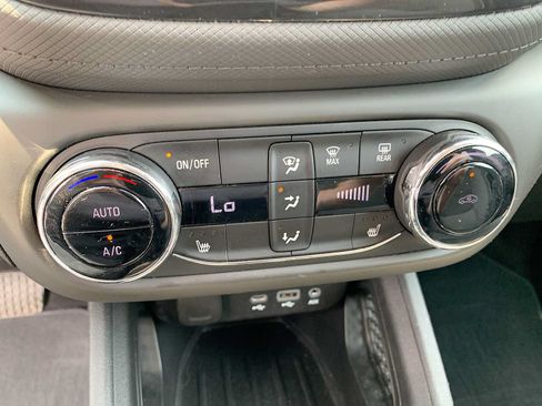 Certified 2021 Chevrolet TrailBlazer LT w/ Convenience Package FWD image 17