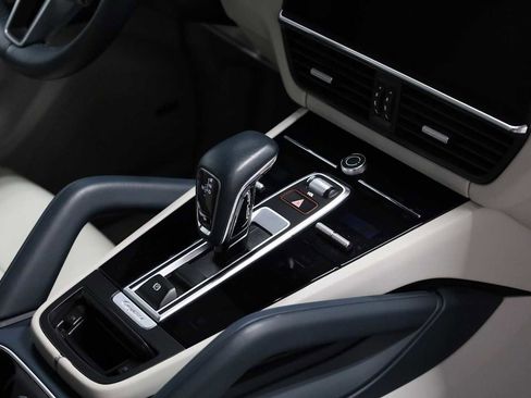 Certified 2023 Porsche Cayenne Coupe image 21