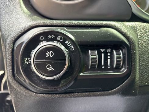 Used 2021 Jeep Gladiator Willys image 31