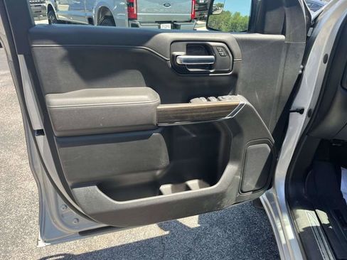 Used 2021 Chevrolet Silverado 1500 LT RWD image 17