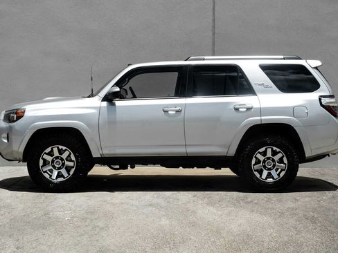 Used 2018 Toyota 4Runner TRD Off-Road AWD/4WD image 10