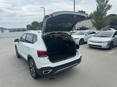 Certified 2023 Volkswagen Taos SE AWD/4WD image 14