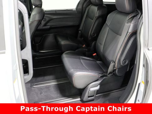 Used 2023 Toyota Sienna XSE image 30