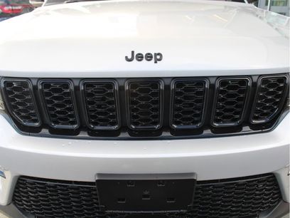New 2025 Jeep Grand Cherokee Limited w/ Black Appearance Package
