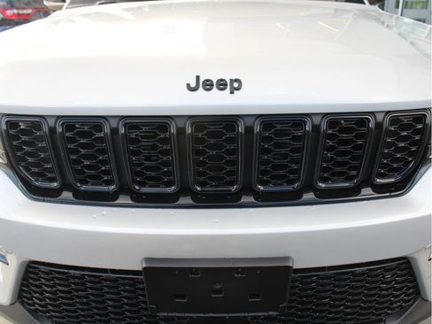 New 2025 Jeep Grand Cherokee Limited w/ Black Appearance Package image 2