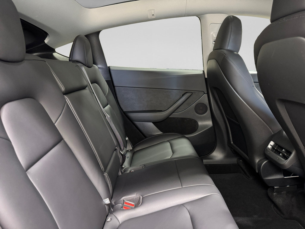 Used 2025 Tesla Model Y Long Range RWD image 21