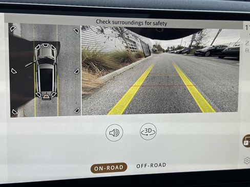 Used 2024 Land Rover Defender 130 X-Dynamic SE image 24