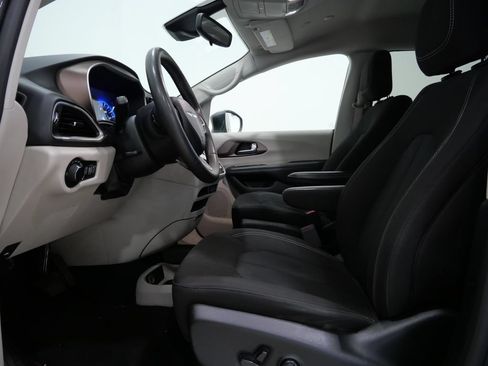 Used 2023 Chrysler Voyager LX FWD image 12