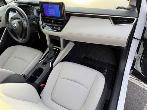 Used 2024 Toyota Corolla Cross L image 19