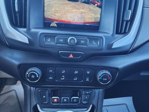 Used 2018 GMC Terrain SLE FWD image 16