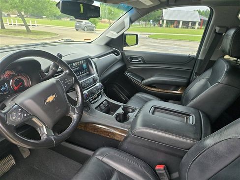 Used 2019 Chevrolet Tahoe LT w/ LT Signature Package AWD/4WD image 12