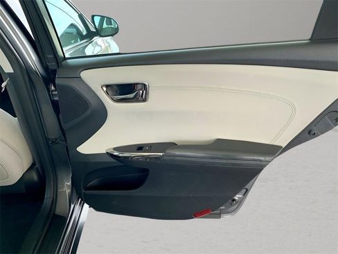 Used 2017 Toyota Avalon XLE Premium image 21