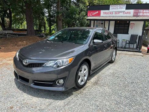 Used 2013 Toyota Camry SE FWD image 3