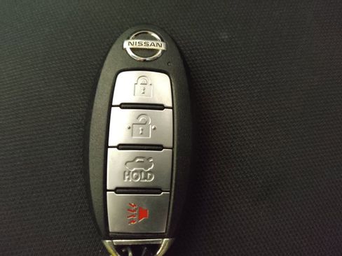 Used 2021 Nissan Versa SV image 32