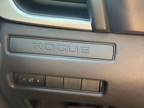 Used 2023 Nissan Rogue S AWD/4WD image 18