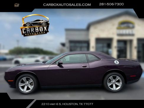 Used 2021 Dodge Challenger SXT RWD image 2