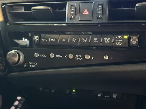 Used 2025 Lexus ES 300h w/ Premium Package FWD image 17