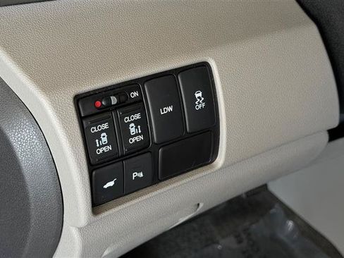 Used 2016 Honda Odyssey Touring image 21