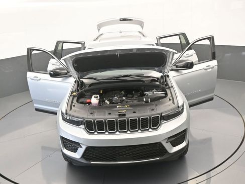 Used 2024 Jeep Grand Cherokee Laredo X image 72