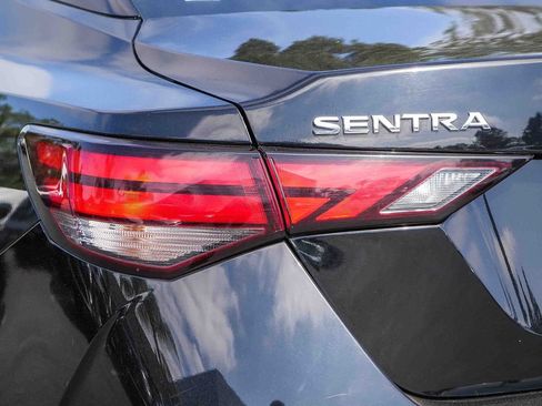 Used 2023 Nissan Sentra SV FWD image 9