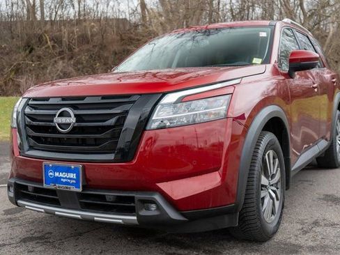 Used 2022 Nissan Pathfinder SL w/ SL Black Package image 2