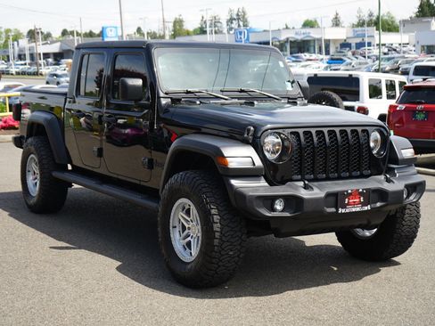 Used 2020 Jeep Gladiator Sport w/ Technology Group AWD/4WD image 8