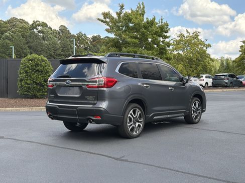 Used 2025 Subaru Ascent Touring AWD/4WD image 3