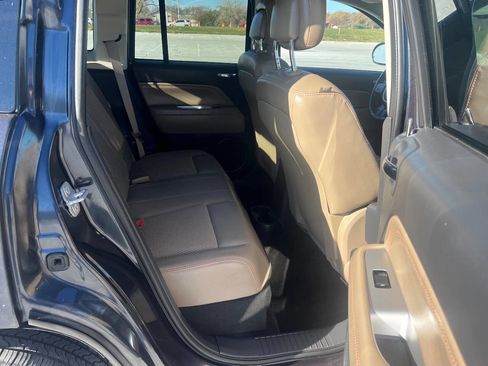 Used 2014 Jeep Compass Latitude image 17