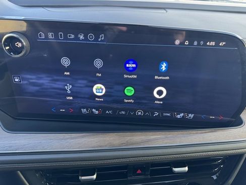 Used 2025 Chevrolet Suburban High Country image 28