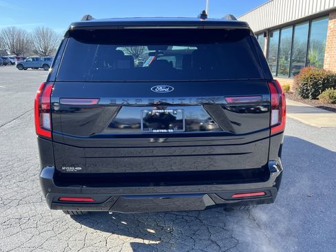New 2025 Ford Expedition Platinum w/ Stealth Appearance Package image 7