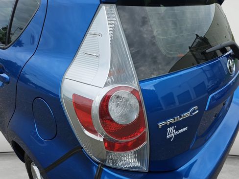 Used 2014 Toyota Prius C Three FWD image 18