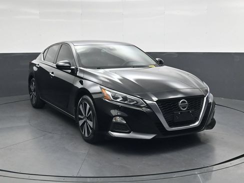 Used 2022 Nissan Altima 2.5 SV FWD image 2