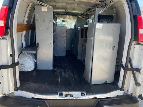 Used 2013 Chevrolet Express 2500 image 10