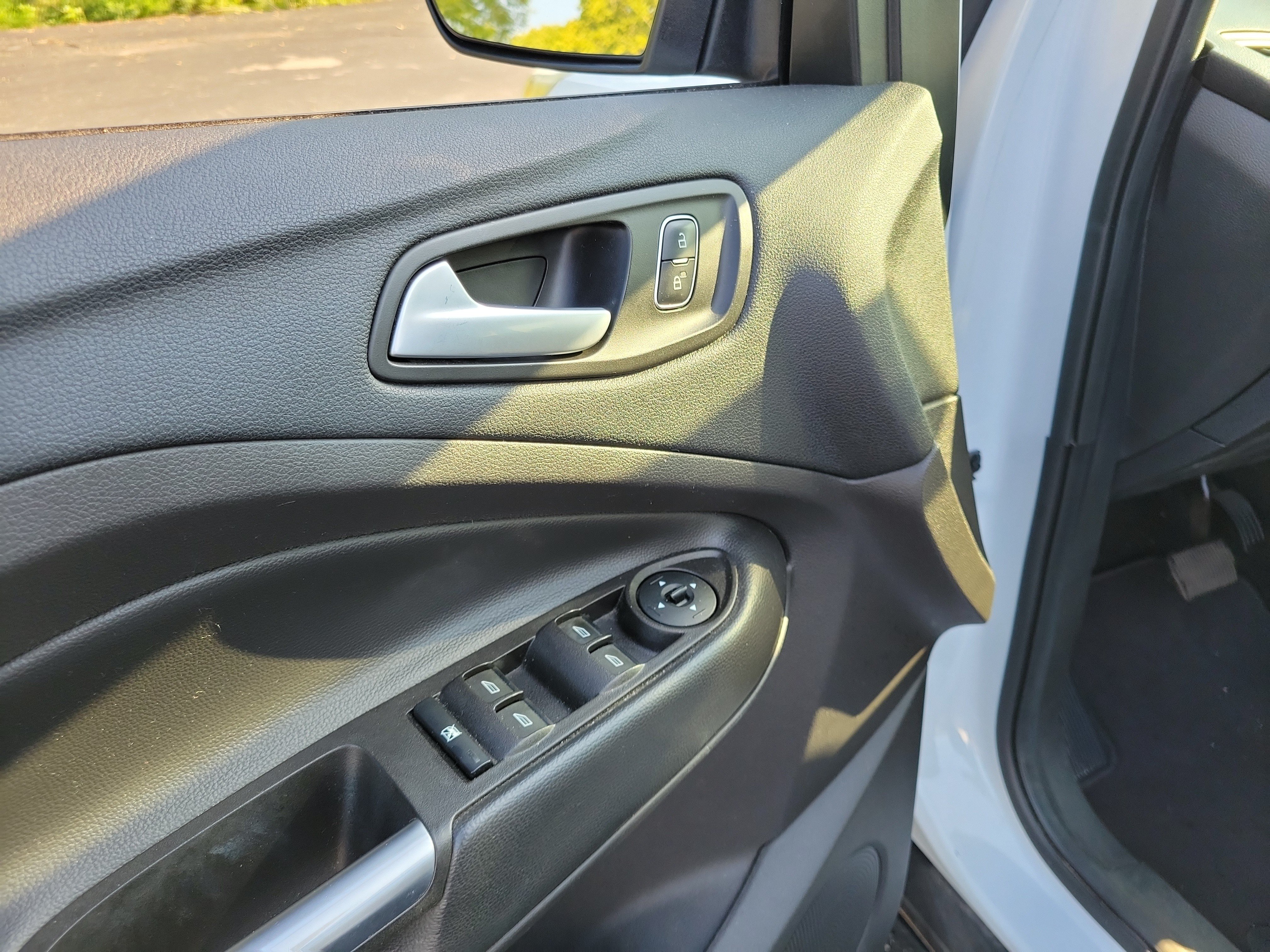 Used 2018 Ford Escape SE FWD image 18