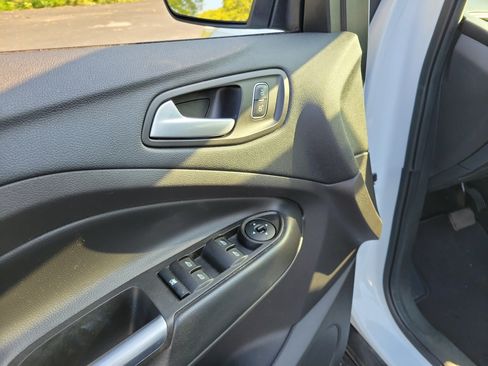 Used 2018 Ford Escape SE FWD image 18