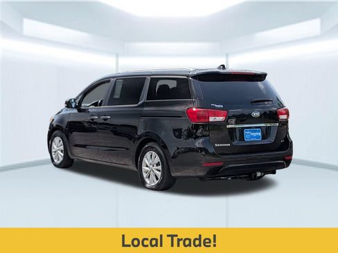 Used 2017 Kia Sedona LX w/ LX Essentials Premium Package FWD image 4