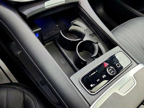 Used 2023 Mercedes-Benz EQS 580 4MATIC SUV w/ Exclusive Trim Package image 15