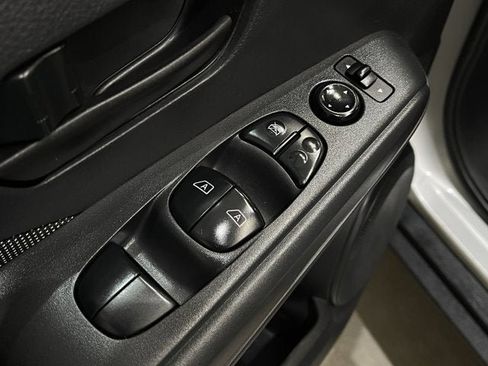 Used 2020 Nissan Kicks S image 10