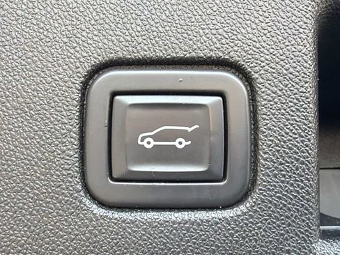 Used 2020 Chevrolet Equinox LT w/ Midnight Edition FWD image 19