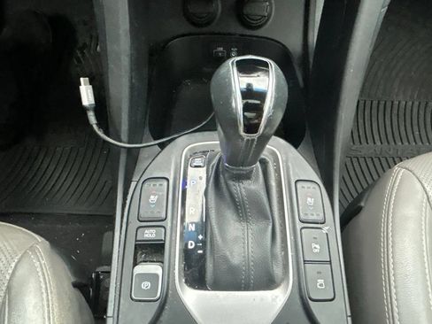 Used 2017 Hyundai Santa Fe Limited AWD/4WD image 16