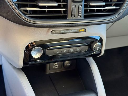 New 2026 Ford Escape SE image 15