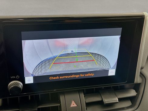 Used 2025 Toyota RAV4 XLE FWD image 22
