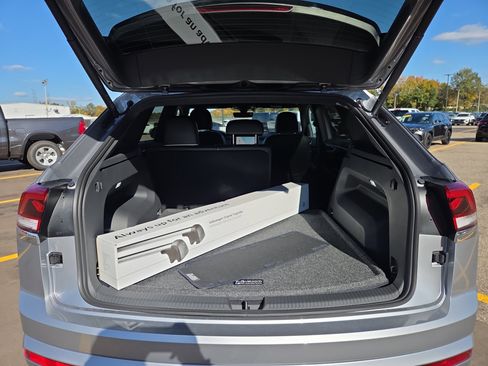 New 2026 Volkswagen Atlas Cross Sport SEL Premium R-Line image 5