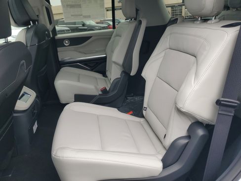 New 2026 Lincoln Navigator Reserve image 30